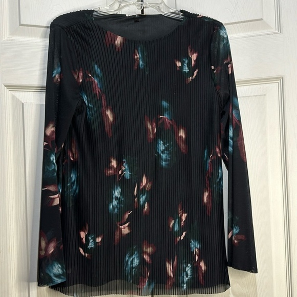 Fairhope black floral dressy blouse. Small